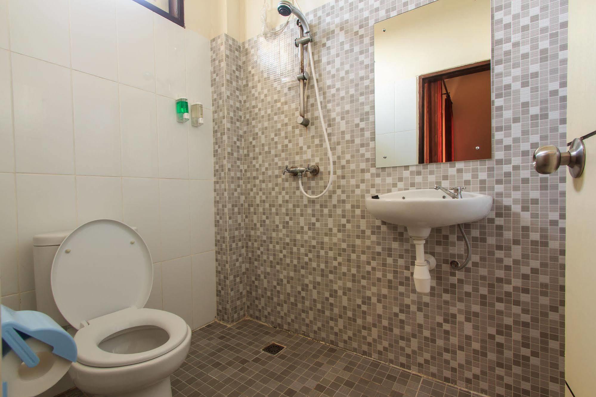 Ivanka Airport Inn Kuta Lombok Dış mekan fotoğraf
