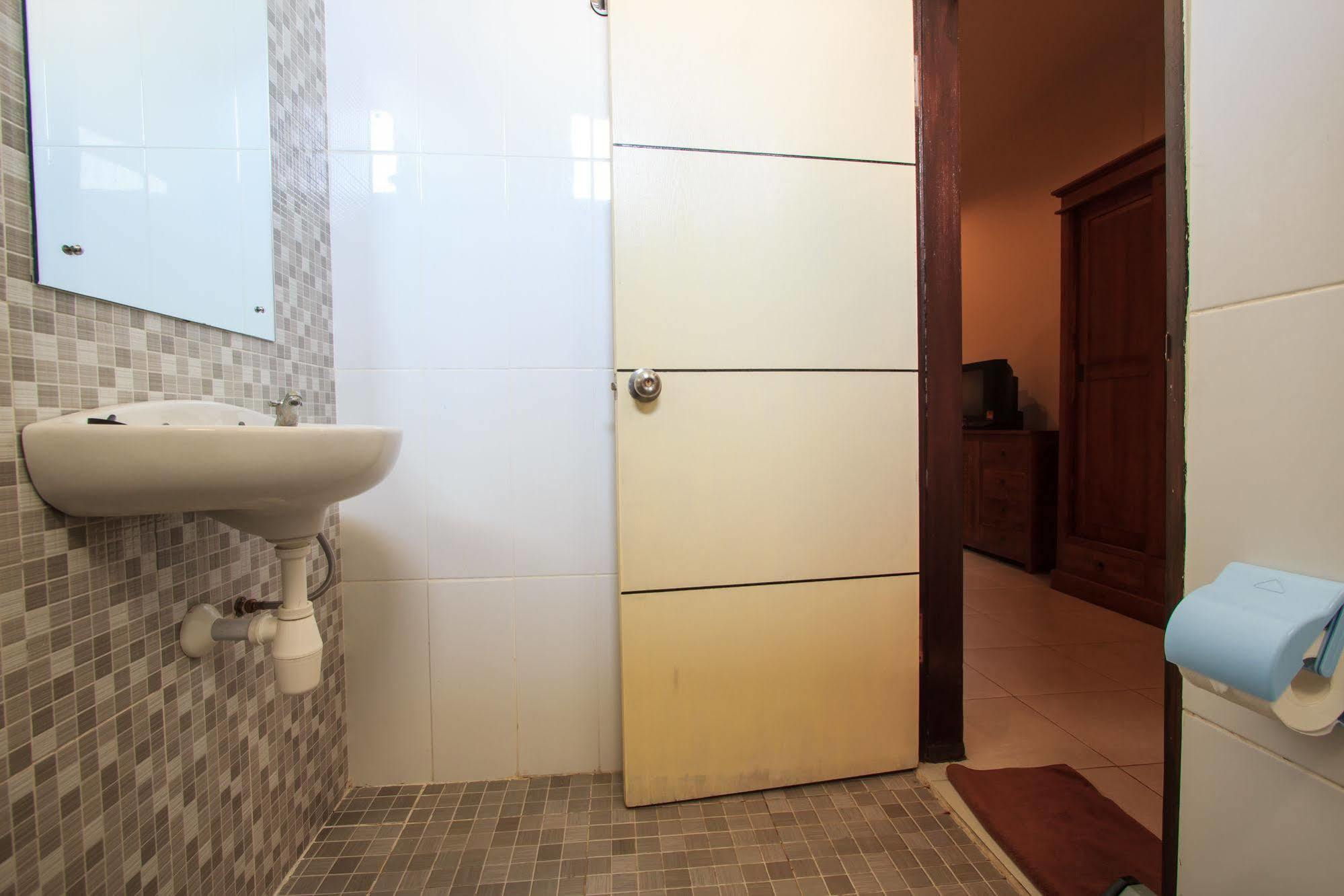 Ivanka Airport Inn Kuta Lombok Dış mekan fotoğraf