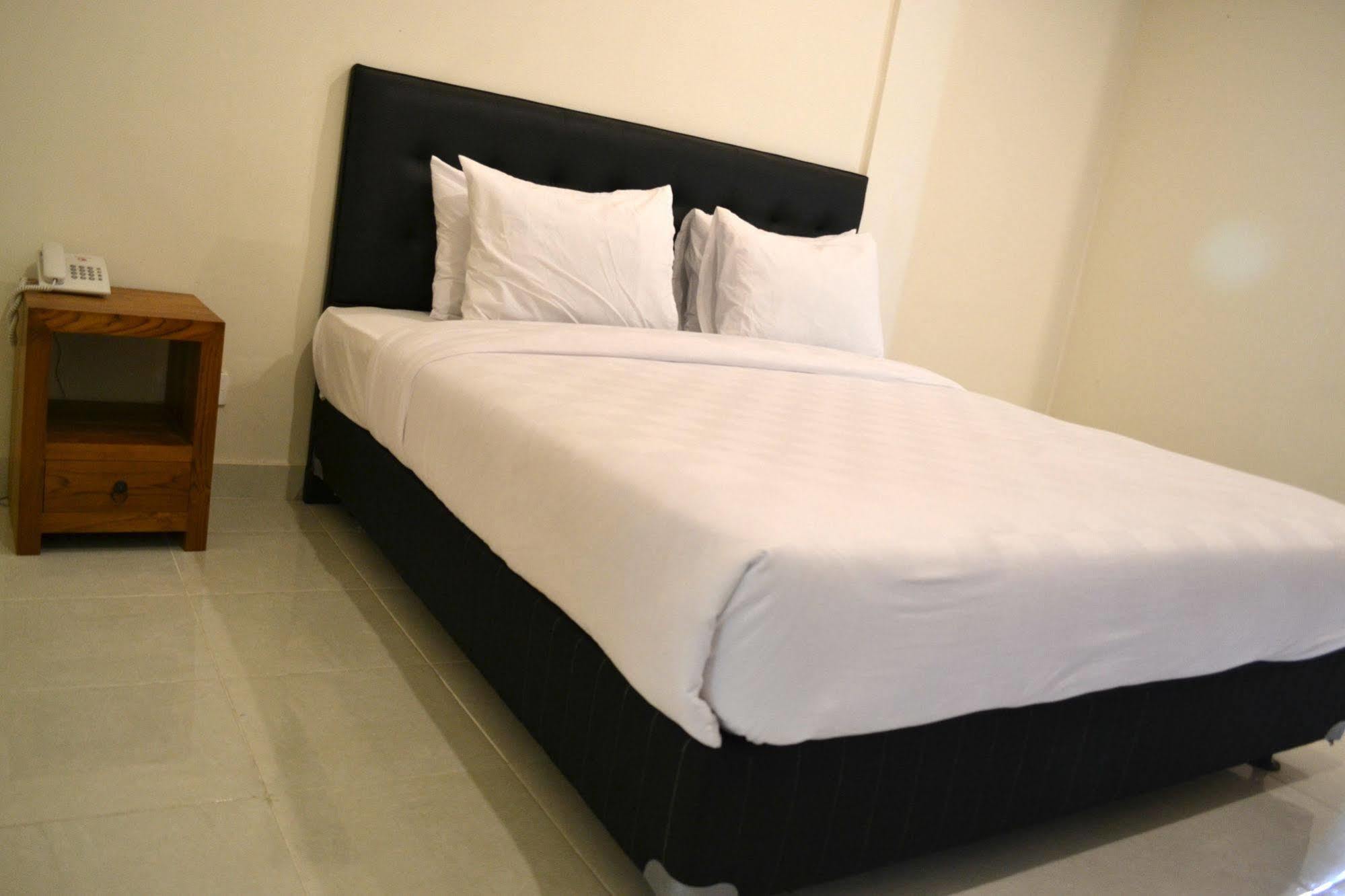 Ivanka Airport Inn Kuta Lombok Dış mekan fotoğraf
