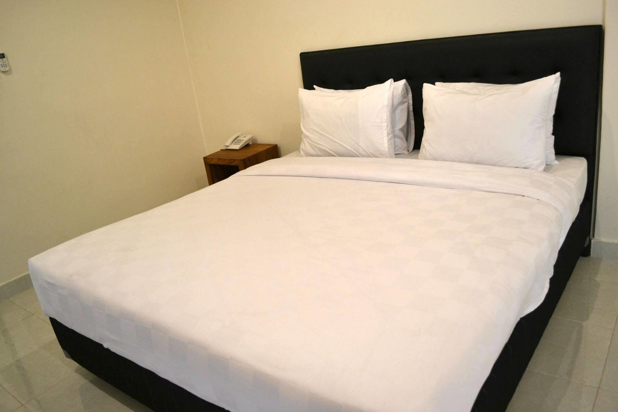 Ivanka Airport Inn Kuta Lombok Dış mekan fotoğraf